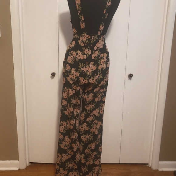 Amuse Society Black floral jumpsuit w/ bell bottoms Sz S - Picture 4 of 6